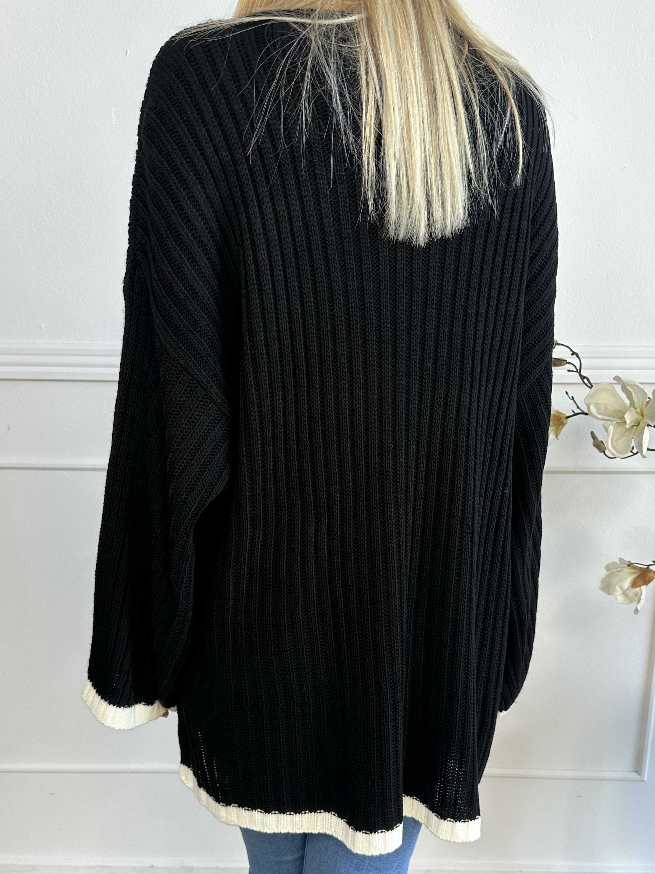 Violet - Stickad blus med färgad kant